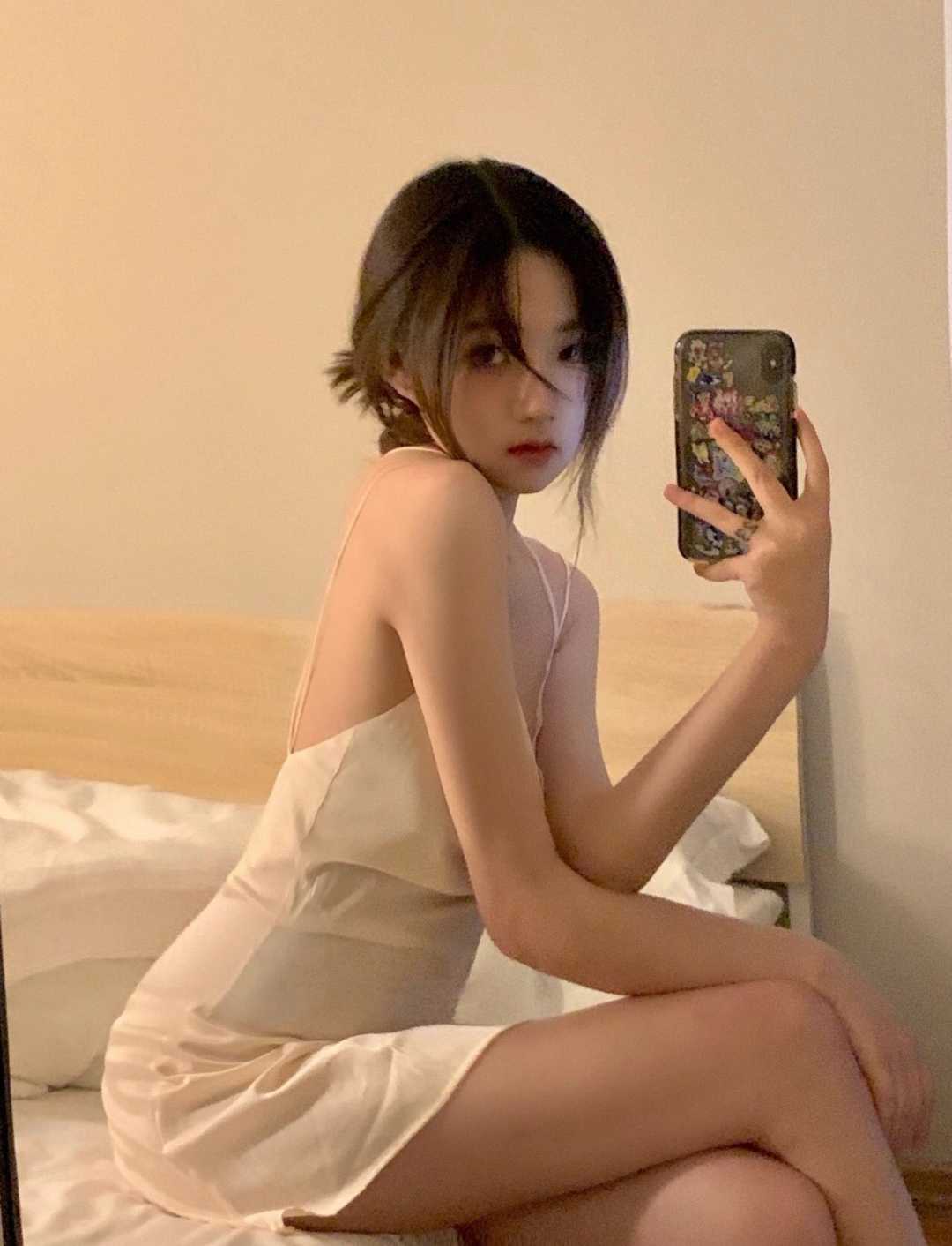 身材长相都很不错的兼职妹子，胸控腿控服务控